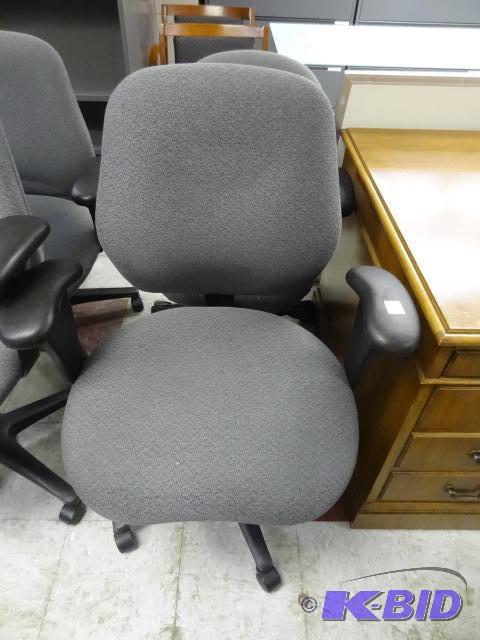 lot 201 image: 2 Matching Office Chairs on Wheels...