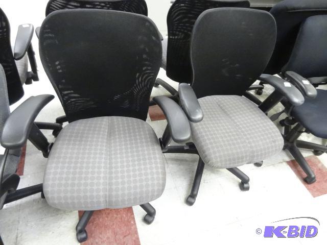 lot 205 image: 2 Matching Office Chairs on Wheels...
