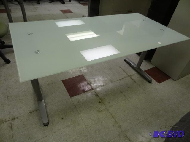 lot 209 image: 36" Table on Wheels...