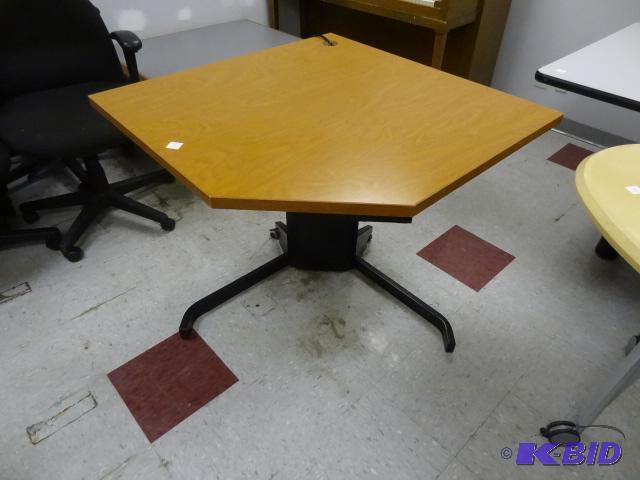 lot 227 image: Electric Adjustable Height Desk 36 X 36...