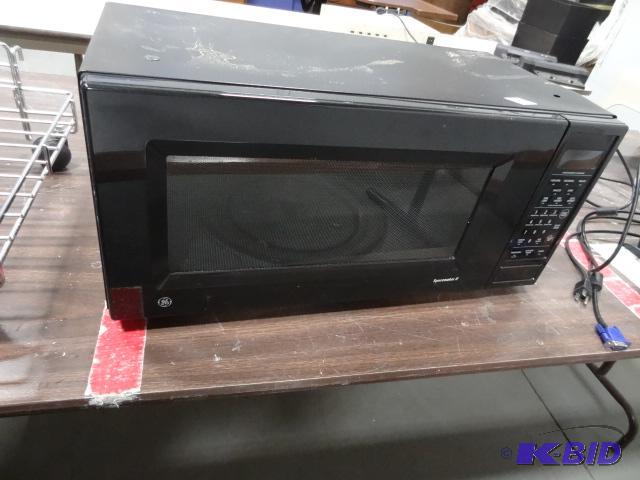 lot 263 image: GE Spacemaker II Microwave. JEM258F001...