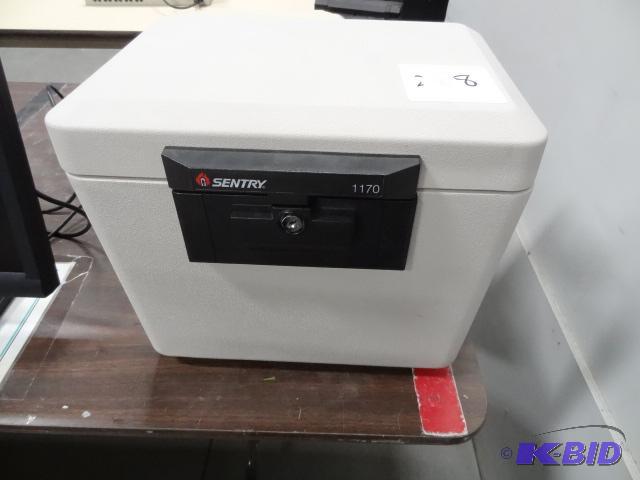 lot 265 image: Sentry Safe 1170. No Key Hinge is Broke...