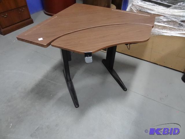 lot 268 image: Adjustable Height Desk. Manually Raises Up an...