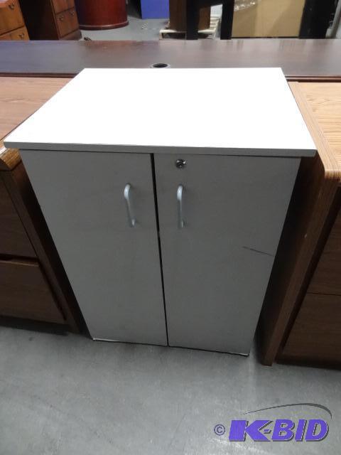lot 278 image: Laminate 2 Door Cabinet 1 Shelf Inside. 24 X ...