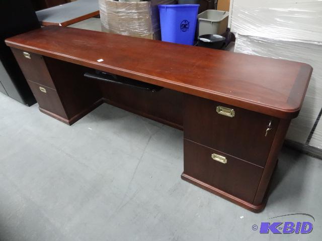 lot 281 image: Wood office credenza desk. 4 drawers. 88 x 2...