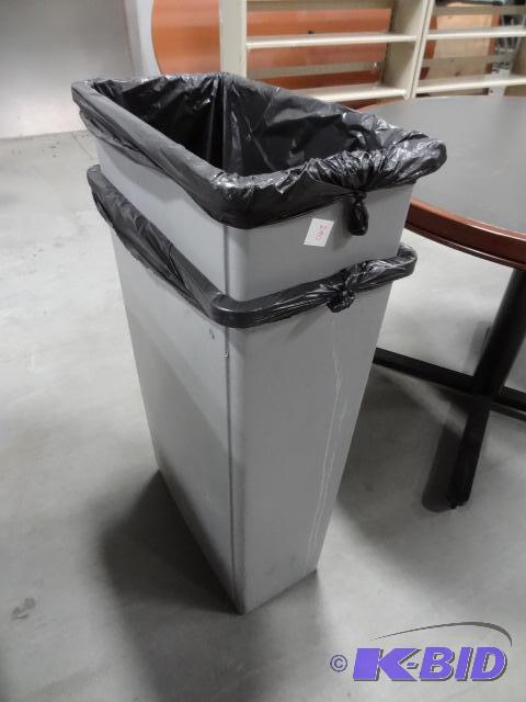 lot 290 image: 2 Plastic Garbage Cans...