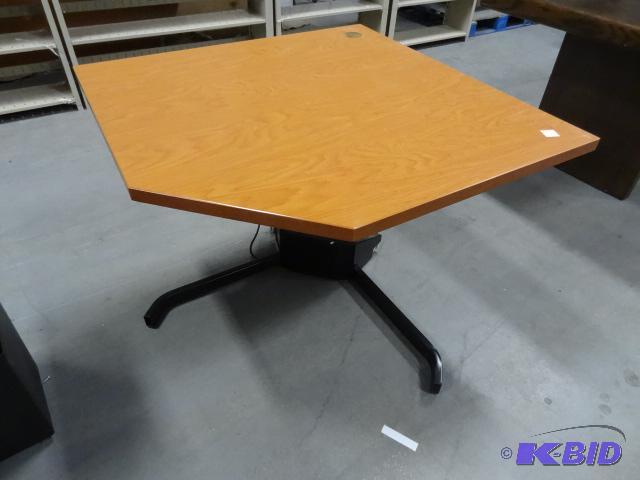 lot 293 image: Electric adjustable height desk. 36 x 36...