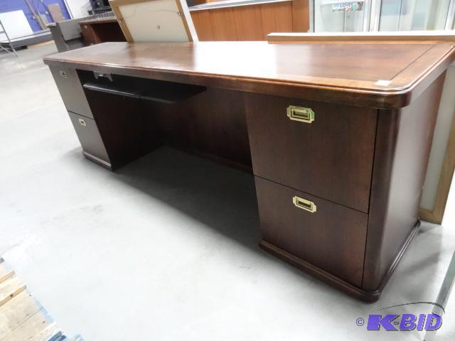 lot 295 image: Wood office credenza  desk. 4 drawer. 88 x 2...