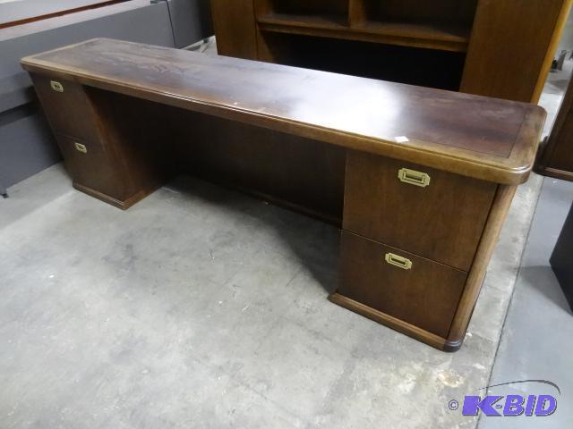 lot 319 image: Wood office credenza  desk. 4 drawer. 88 x 2...