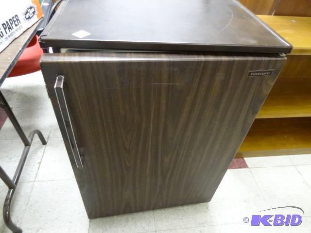 lot 40 image: Kenmore Mini Fridge with Freezer. Model 564.8...