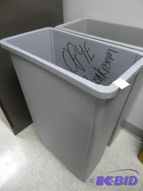 lot 44 image: Plastic Waste Can...