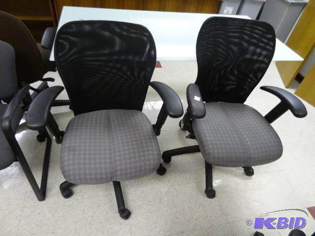 lot 66 image: 2 Matching Office Chairs on Wheels...