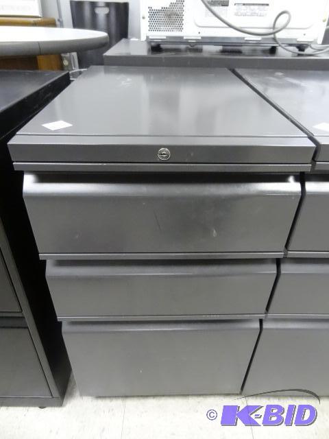lot 75 image: 3 Drawer Ped on Wheels...