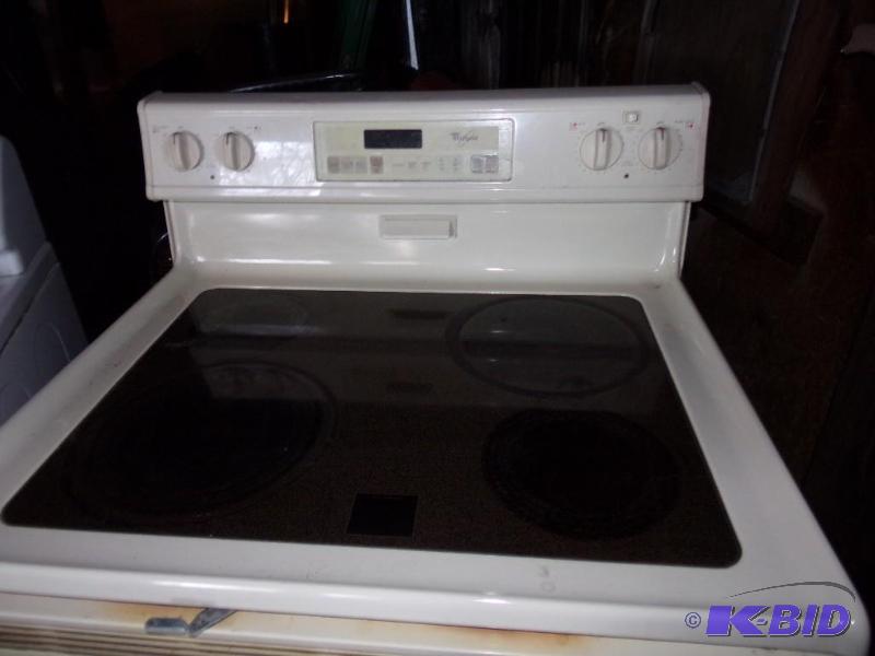 lot 10 image: Whirlpool Electric Range