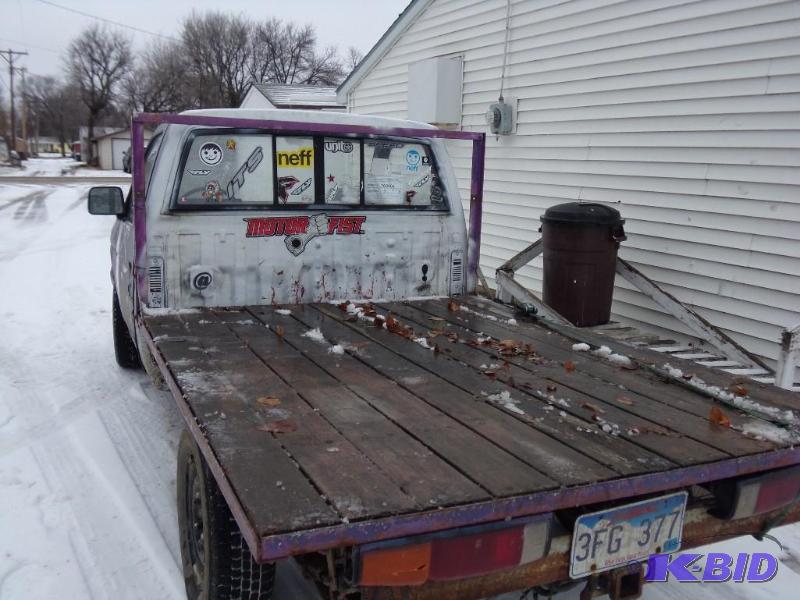 lot 12 image: Nissan D-21 Pickup WFlatbed