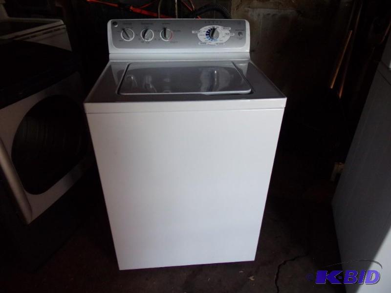 lot 7 image: GE King Size Washer