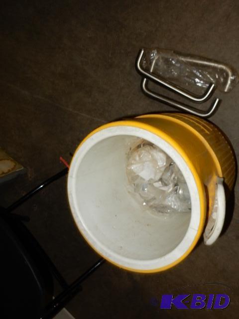 Igloo Cooler and bumpers and handles