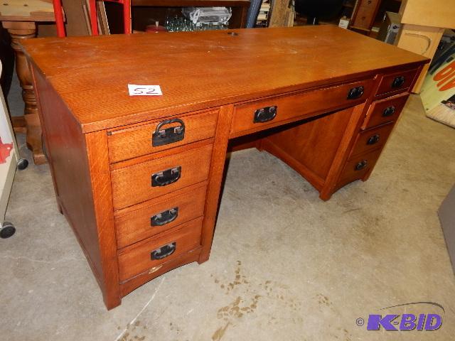 Beautiful EXECUTIVE style   wood desk.. Wood veneer, but VERY SOLID and nice.
