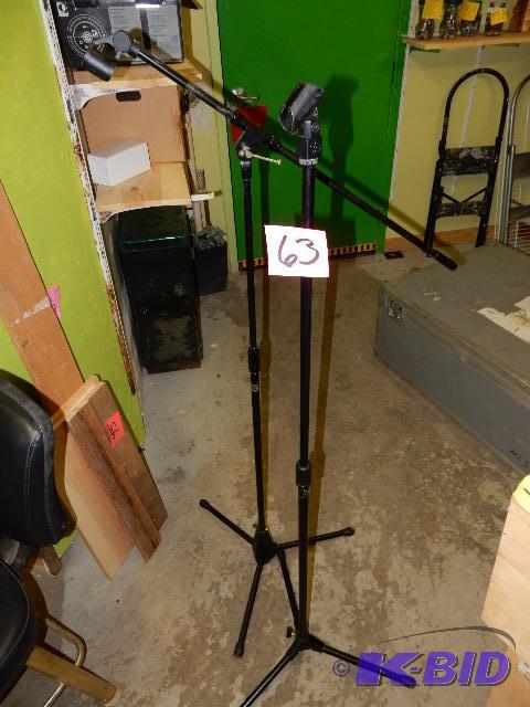 2 Microphone Stands