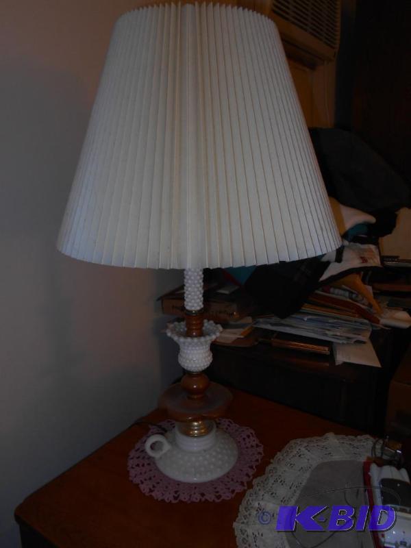 lot 11 image: Table lamp....