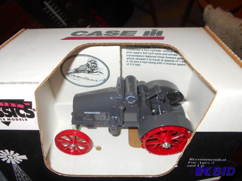 lot 126 image: Case International tractor. Model 8-16 Kersos...