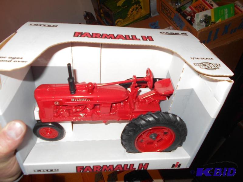 lot 128 image: Ertl Farmall H Tractor. Metal. New in box...