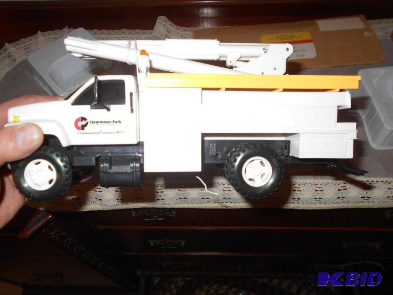 lot 135 image: Clearwater Polk Electric toy truck. Plastic. ...