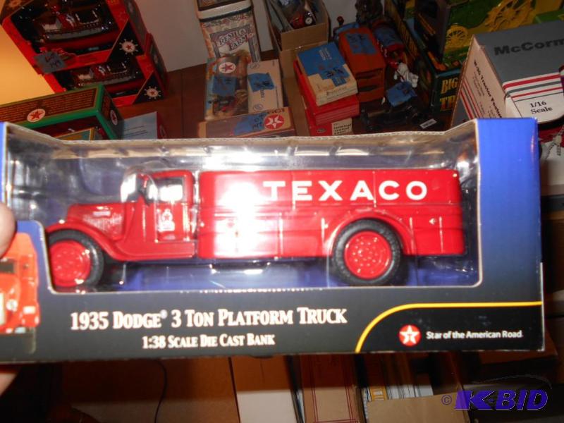 lot 150 image: Texaco 1935 3 Ton Platform Truck bank. Metal....
