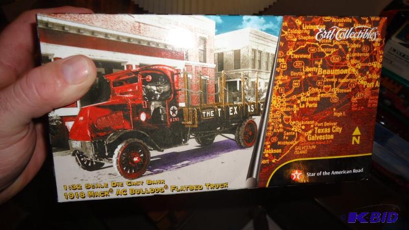 lot 154 image: Texaco 1918 Mack AC Bulldog Flatbed Truck. Me...