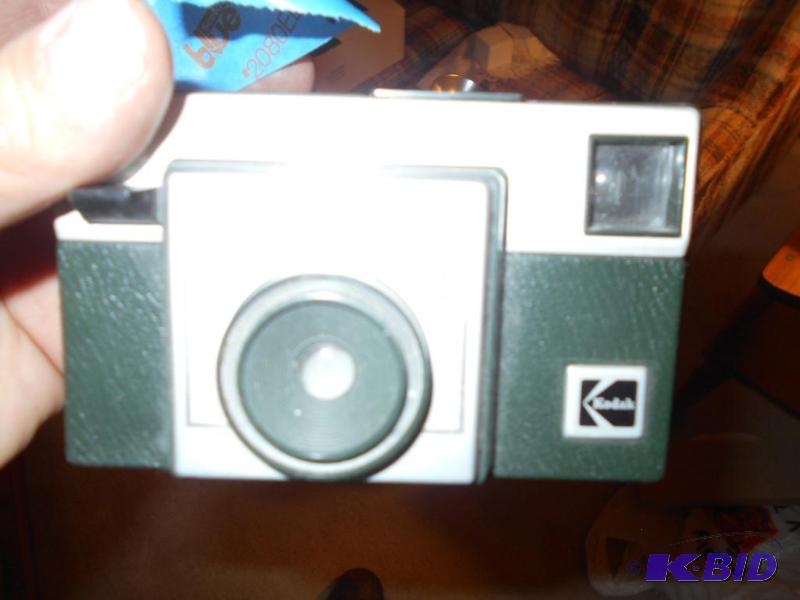 lot 173 image: Kodak camera. Hawkeye Instamatic x. May not w...