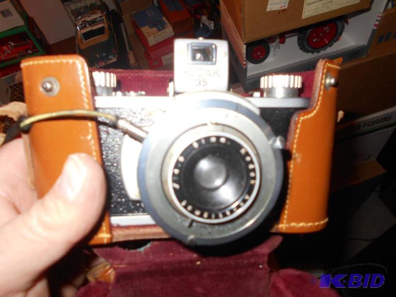 lot 174 image: Kodak 35 camera. May not work....