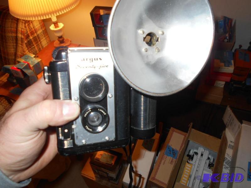 lot 175 image: Argus 75 camera. May not work...