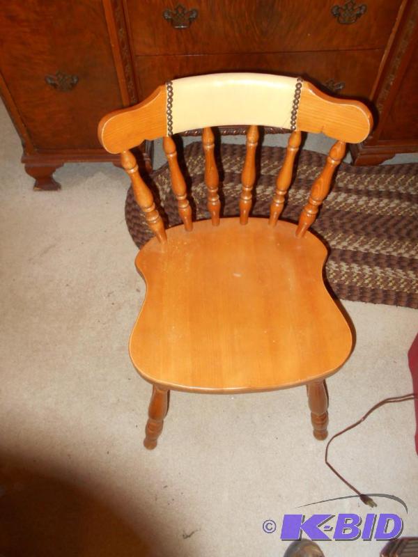 lot 18 image: Wood chair...