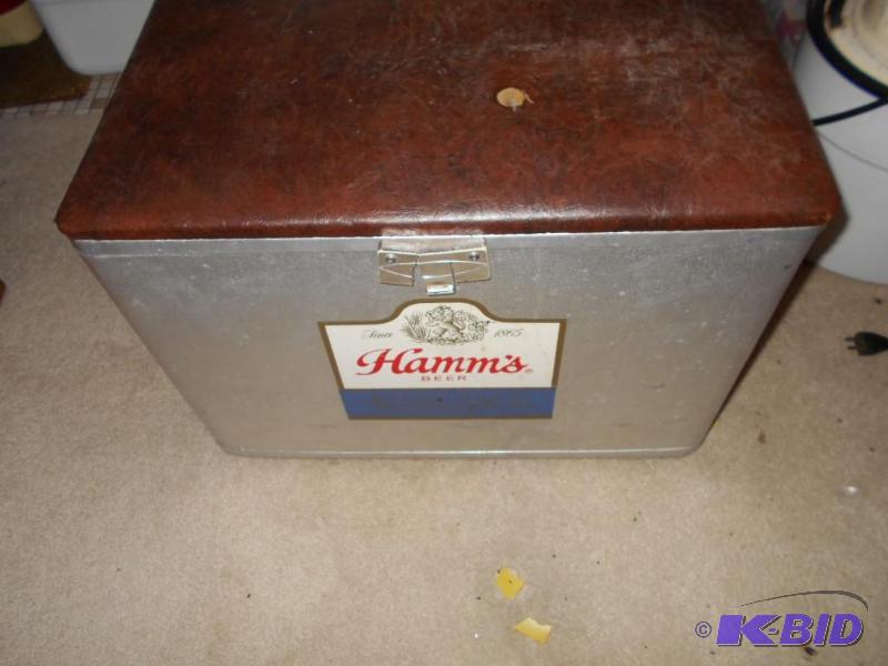 lot 180 image: Hamms cooler. Latch broken, small hole in cov...