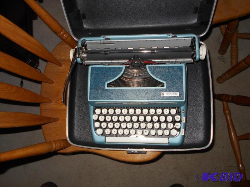 lot 190 image: Penncrest portable typewriter, good condition...