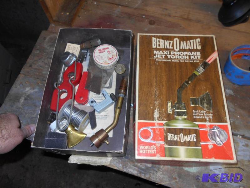 lot 199 image: Bernzomatic Propane torch kit. Does not come ...
