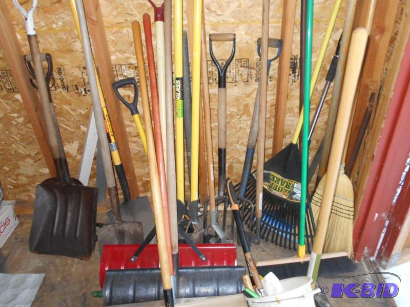 lot 254 image: set of miscellaneous yard tools. All tools in...