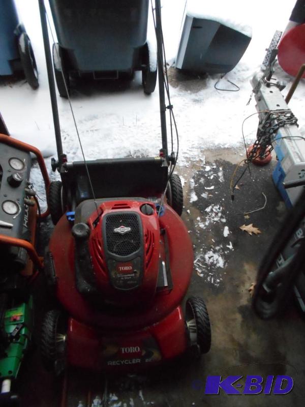 lot 259 image: Toro 22 lawn mower, recycler, bagger. Will no...