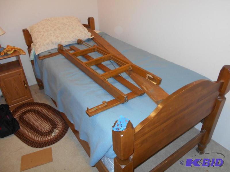 lot 26 image: bunk bed. Twin. Soe blemishes. Bottom in pict...