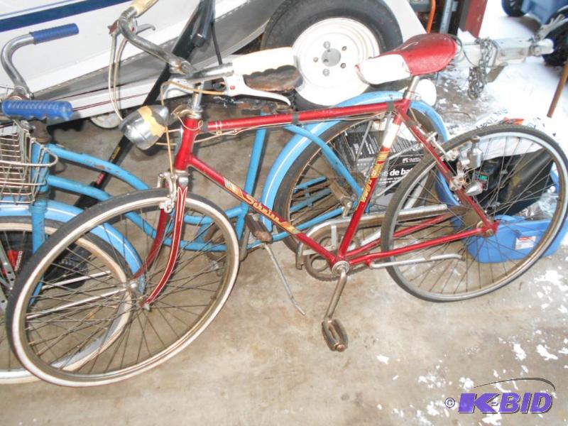 lot 263 image: Schwin bike and other type of cruiser bike. N...