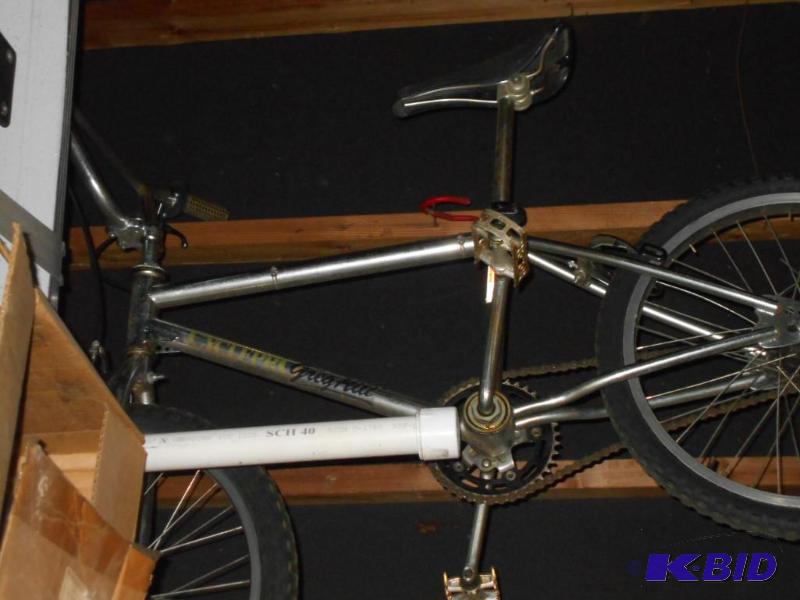 lot 264 image: Greg Hill cycle pro...