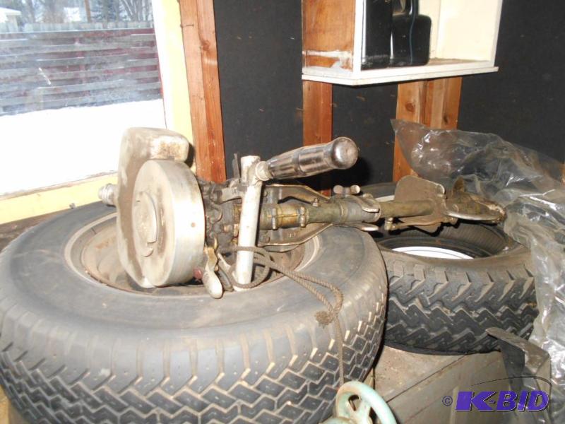 lot 266 image: Antique Johnson Outboard Motor. Does not run....