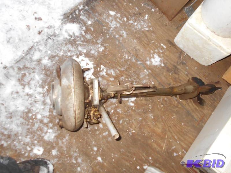 lot 267 image: Antique Champion Outboard Motor. Doe not run....