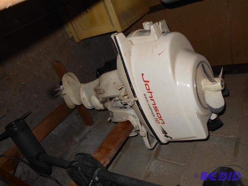 lot 270 image: Johnson outboard Motor 10hp. Does not run at ...