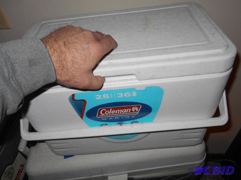 lot 276 image: Coleman cooler. Has broken strap...