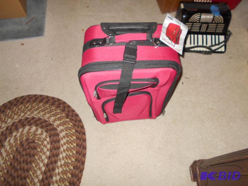 lot 280 image: Luggage set...