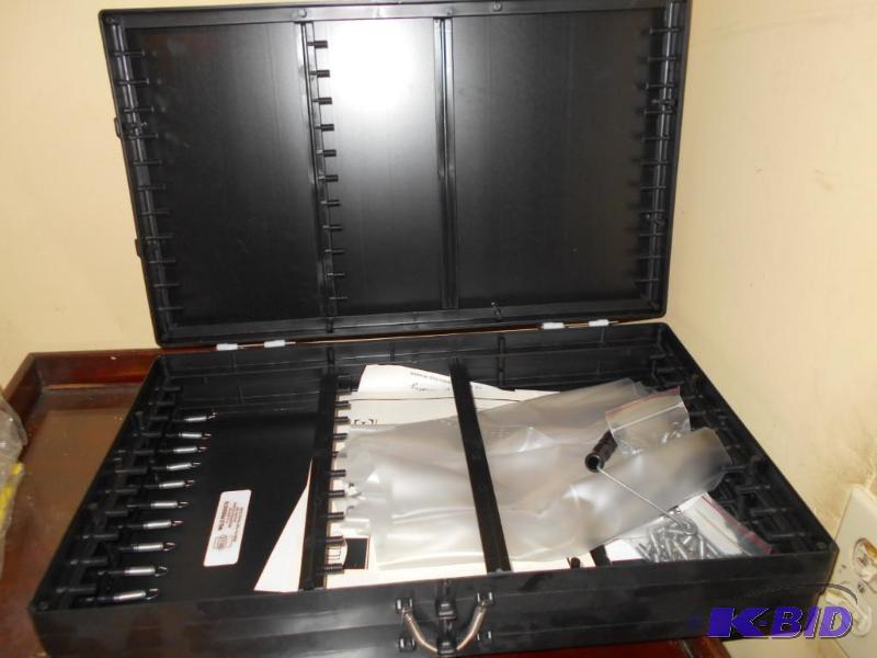 lot 319 image: Bait file...