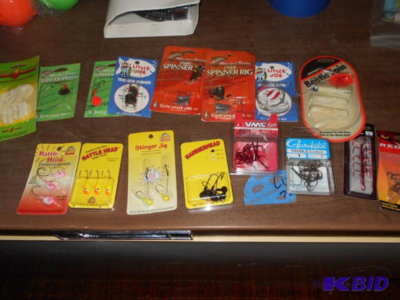 lot 321 image: miscellaneous set of jigs, spinners and hooks...