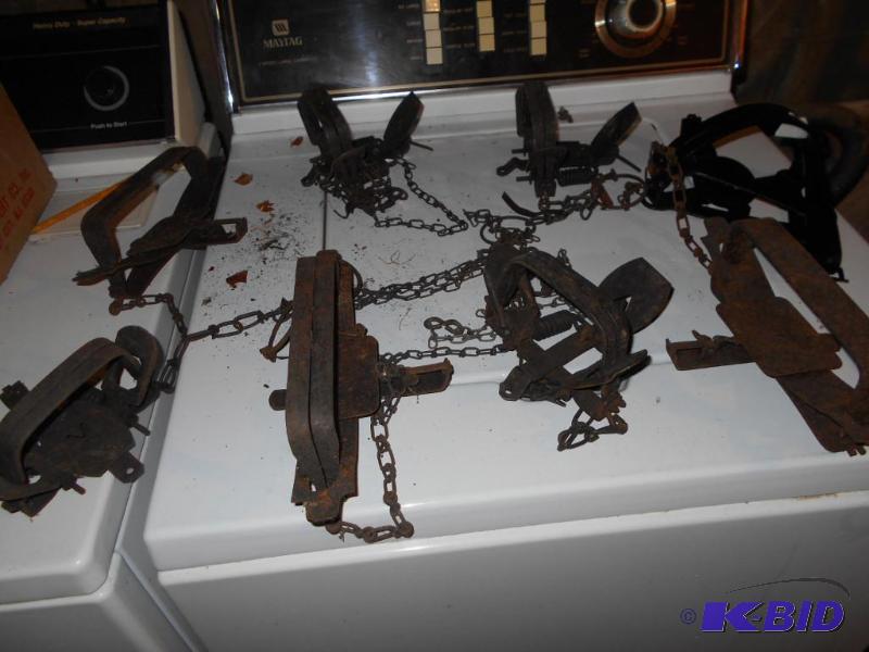 lot 322 image: set of 8 different size traps....