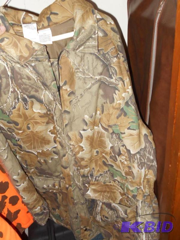 lot 353 image: Camo hunting jacket, insulated, XXL...